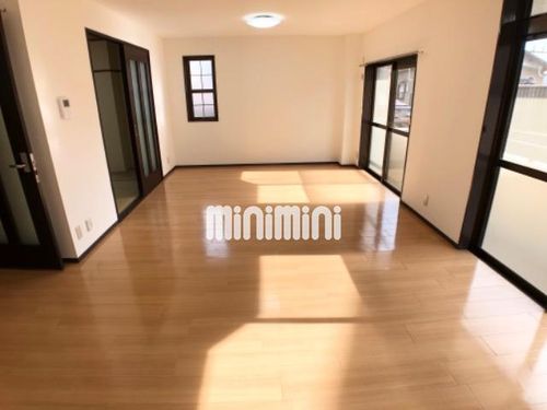 ベルズ有松B棟の居間