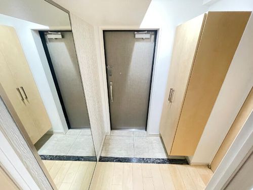 さくらHills NISHIKI Platinum Residenceの玄関