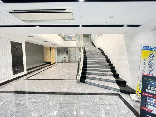 さくらHills NISHIKI Platinum Residenceの玄関