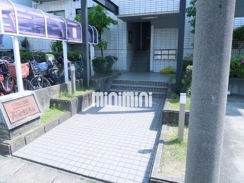 インテリジェント高間台Ⅱ号館の玄関