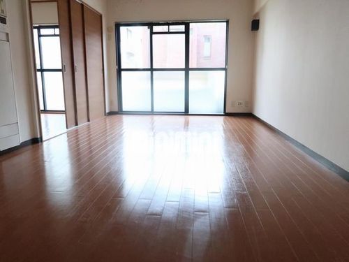 インテリジェント高間台Ⅱ号館の居間