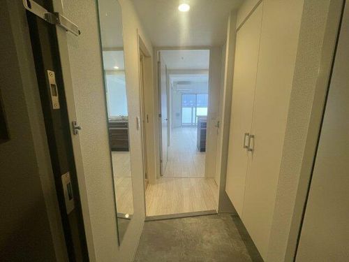 セレニテ新大阪グランデ ミリューの玄関