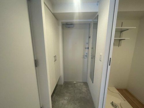 セレニテ新大阪グランデ ミリューの玄関