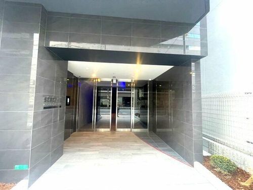 セレニテ新大阪グランデ ミリューの玄関