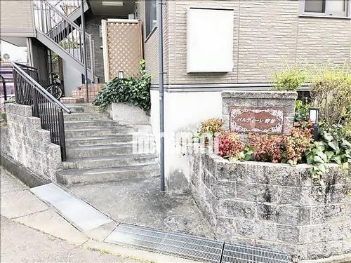 パルティーレ野並の玄関