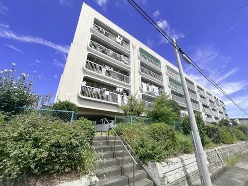島田東団地D棟の玄関