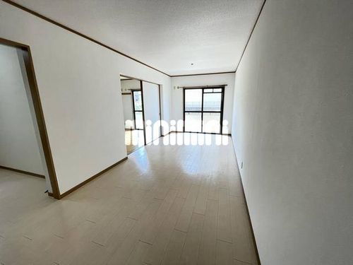 ニューリバーⅡの居間