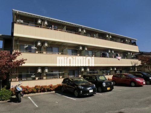 ハイツイーストリバーパインの外観