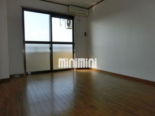 ハイツイーストリバーパインの居間