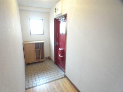 東昭ビルの玄関