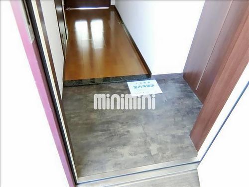 KIRAKUマンションの玄関