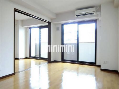 KIRAKUマンションの居間