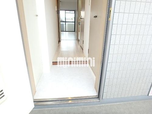 ジュネス石川橋の玄関