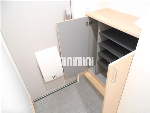 ユートピア東山 Fの玄関