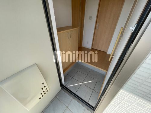 バトーエメロード Aの玄関