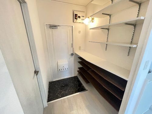 富吉グリーンハイツ1号棟の玄関