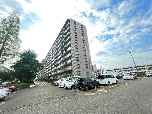 富吉グリーンハイツ1号棟の外観