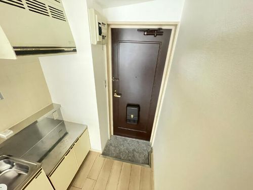 石塚ビルの玄関