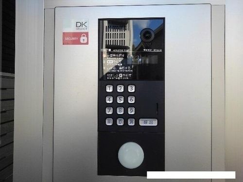 チェストセブンの玄関