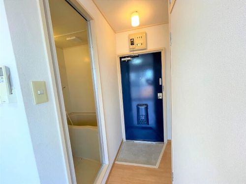 ヴィラージュ橘の玄関