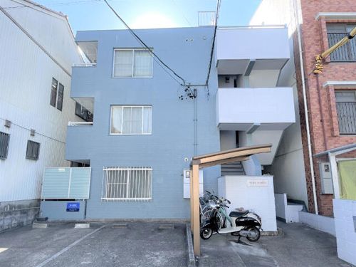 ヴィラージュ橘の玄関