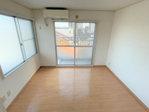 ヴィラージュ橘の居間