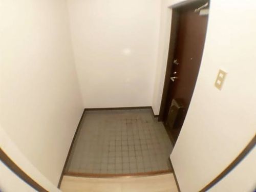 リエス鳴海の玄関