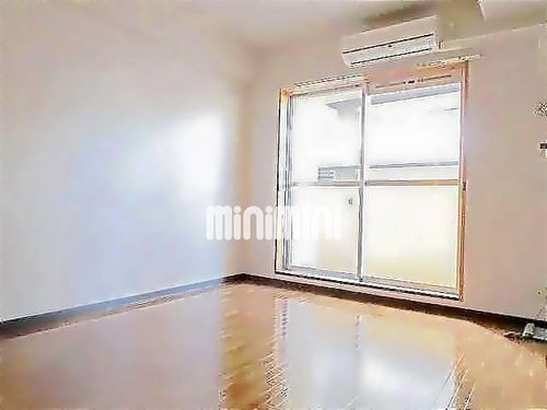 ルーチェ栄の居間