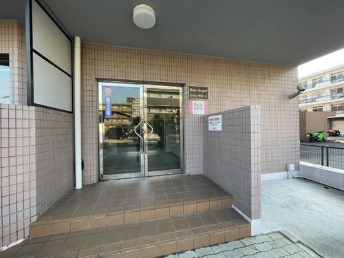 リッシュ・ラフォーレ308の玄関