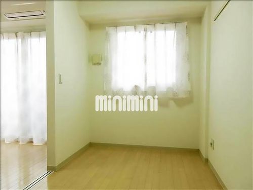 トレフルコートの居間