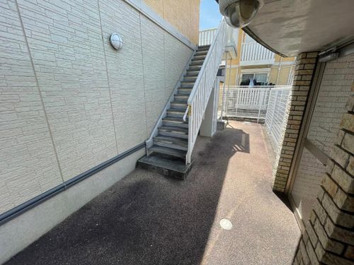 メゾンひかる201の玄関