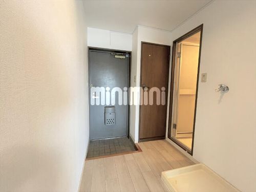 メゾン広路通の玄関