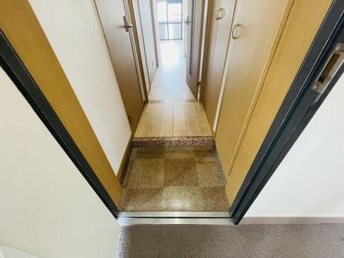 サンアイハイツの玄関