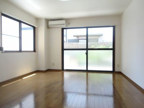 ビューハイツマルシン 5号館の居間