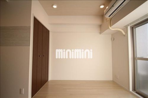 アレーヌコート金山の居間