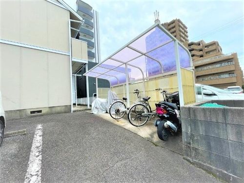 コートあけぼの101の玄関