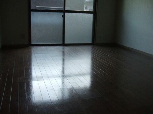 第3寺尾ビルの居間