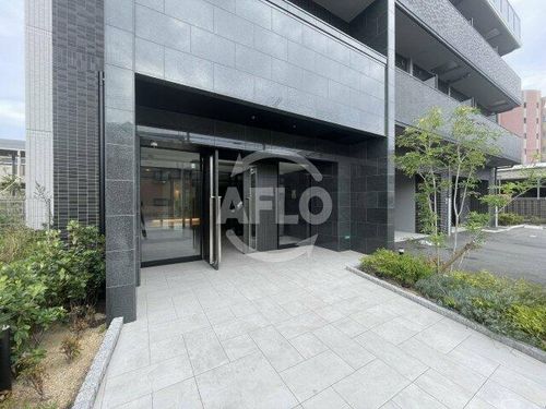 プレサンス東三国エンブレイスの玄関