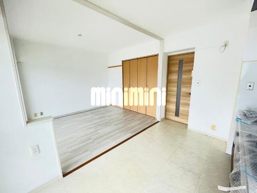 サンシャトー吉田の居間