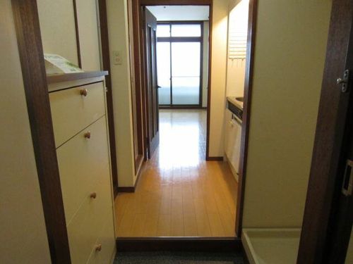 ピーフル庄内の玄関