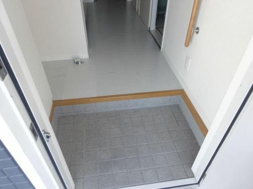 プランドール梅ヶ坪の玄関