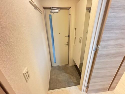 キャトルセゾン桜館の玄関