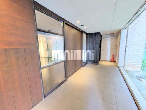 ドゥーエ大須の玄関