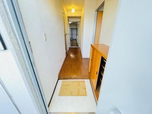 ひまりビルの玄関