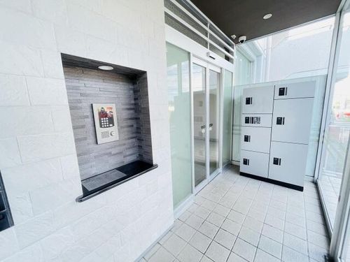 ひまりビルの玄関