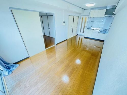 ひまりビルの居間