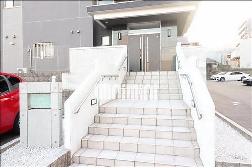 ロイヤル覚王山の玄関