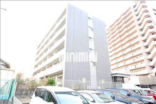 ロイヤル覚王山の外観