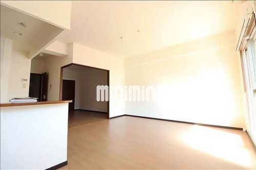 ロイヤル覚王山の居間