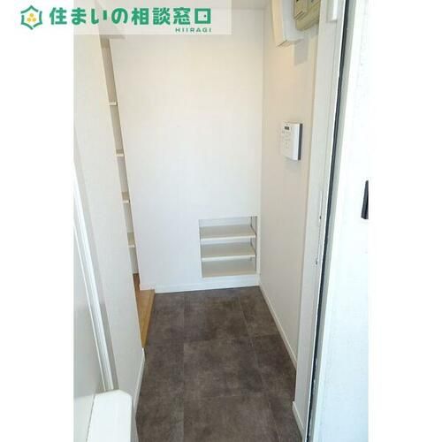 愛知県岡崎市上地3丁目(マンション)の賃貸物件の玄関